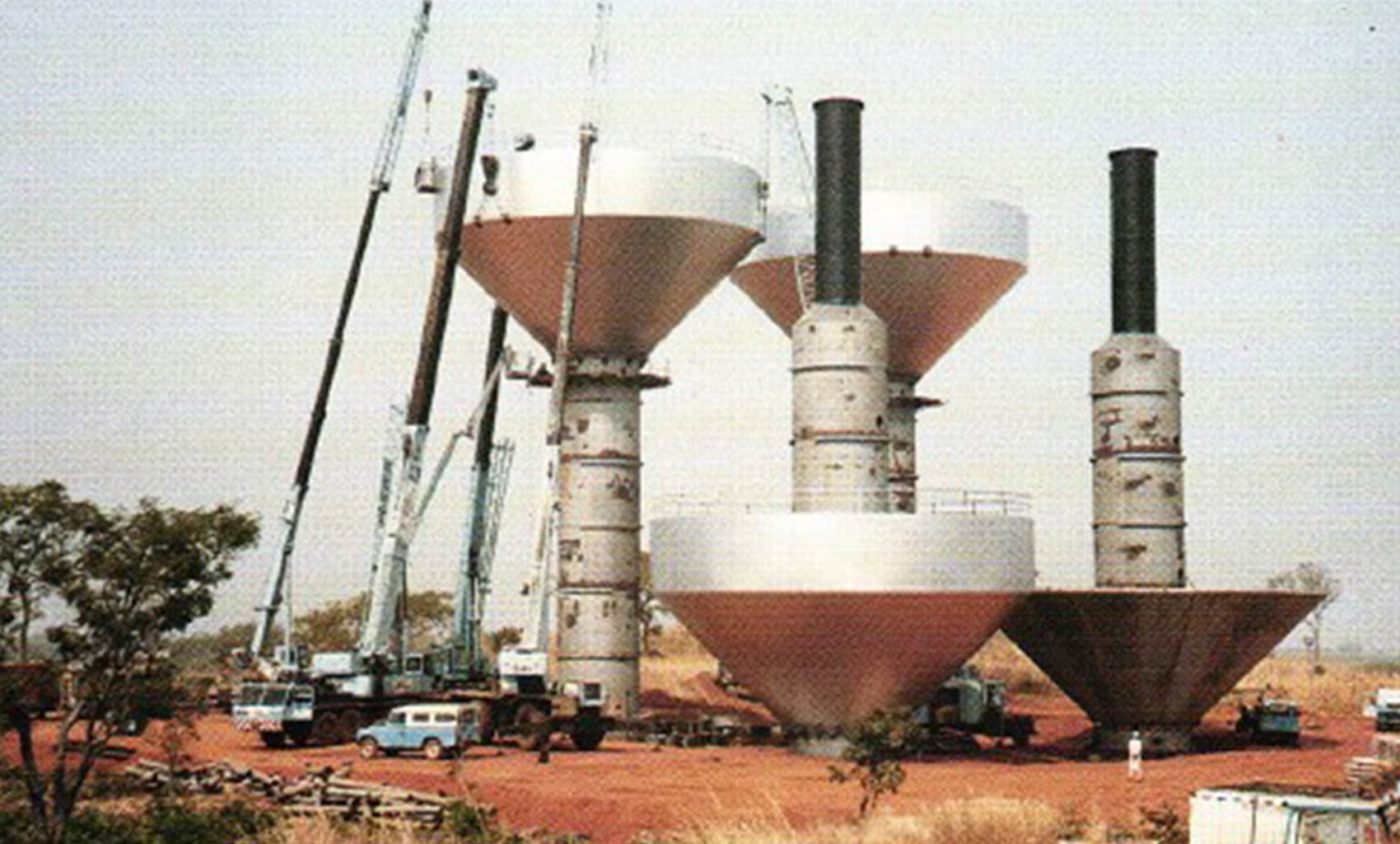 Niger state contract_Tower assembly at Kontagora 1989.jpg